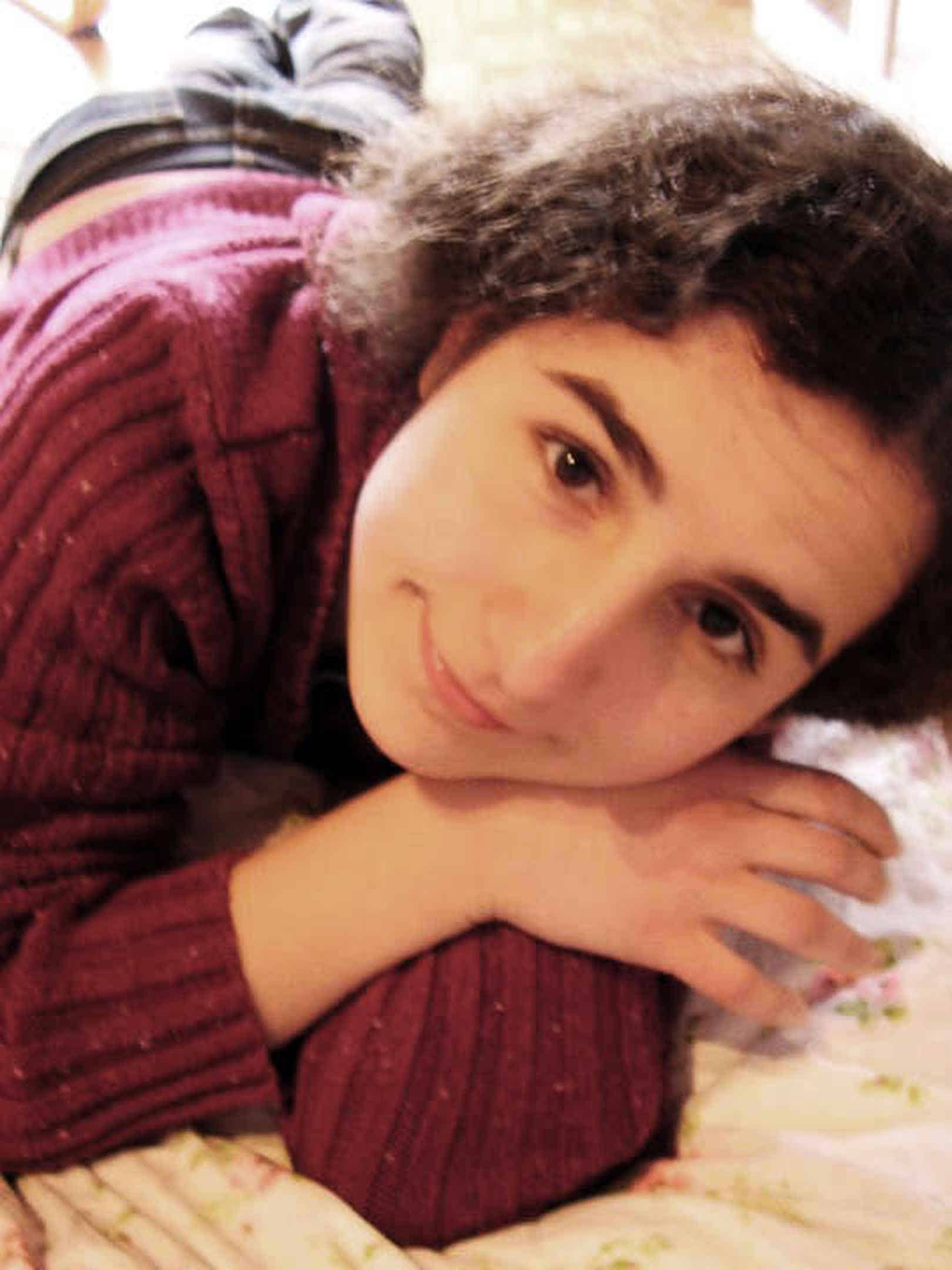 Foto: Mio schaut lächelnd in die Kamera.
